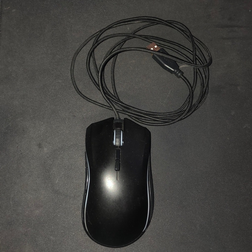 Razer Mamba. Wired/Wireless hybrid gaming mouse.